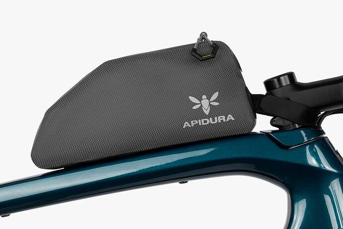 apidura-expedition-bolt-on-top-tube-pack-1l-on-bike-1